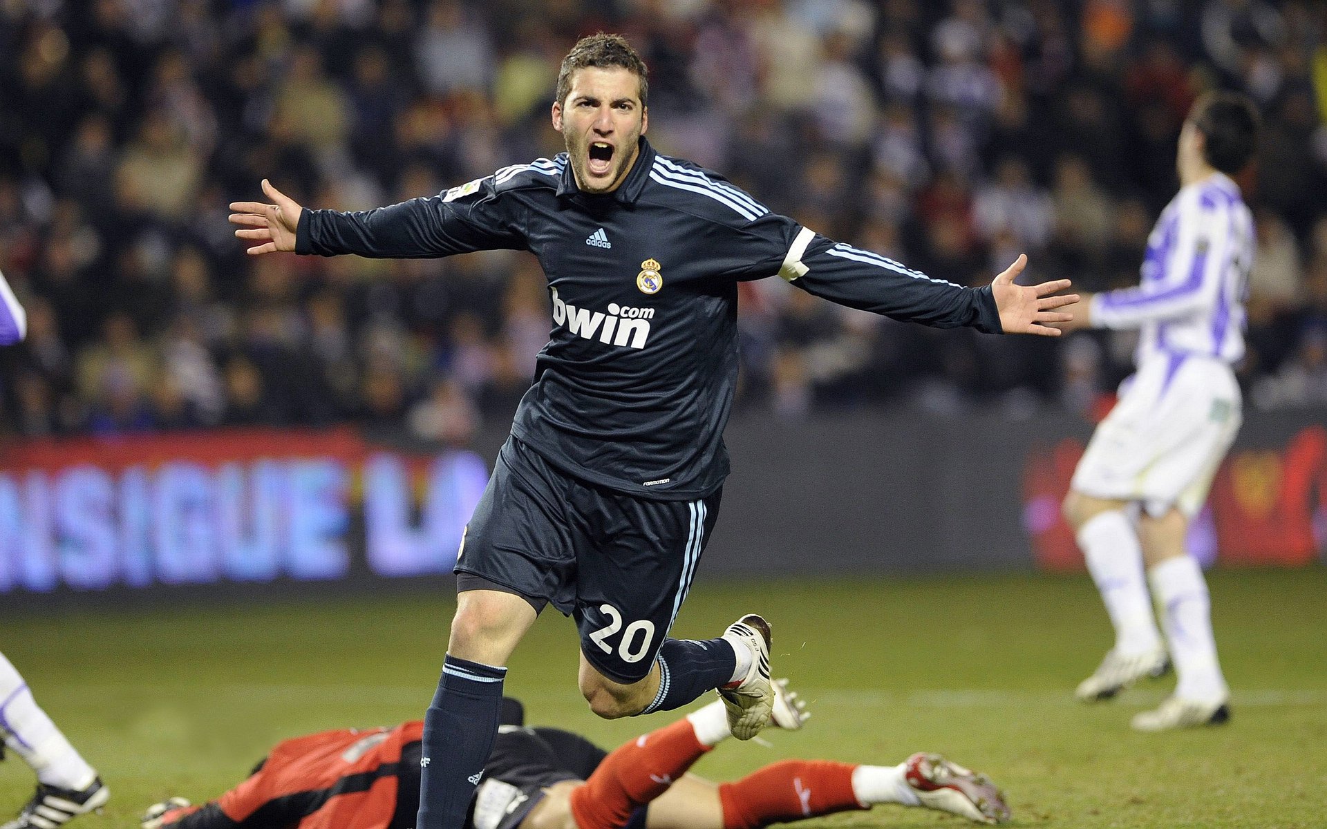 九游体育网站-世界杯中国青年队爆冷 球迷反应两极分化,世界杯中国队形势